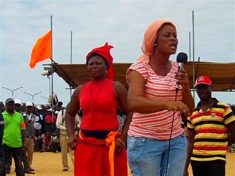 Vous trouverez tous vos fantasmes! Après la grève du sexe les femmes togolaises sortiront nues ou en rouge manifester [25/08/2012 ...