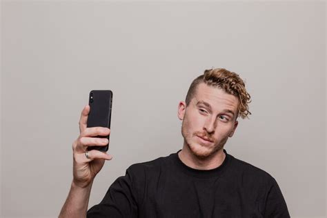 In today's article, you are going to learn how to take pictures of yourself without needing a professional photographer or someone else to get the perfect shot. How to take your Curology selfies like a pro - Curology