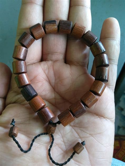 Walaupun dengan keadaan seperti itu, tapi kekuatannya memang yang paling utama. Jual Gelang Kayu Ulin Menang di lapak Badrudin sabrina_82