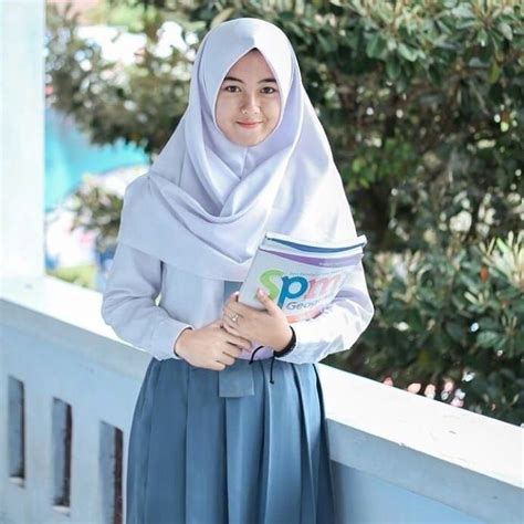 Cewek cantik berjilbab perempuan cantik ada beberapa macam dan diantaranya adalah cewek versi lain dari foto berhijab kartun atau animasi ini bisa juga kalian lihat lebih lengkap di gambar kartun muslimah lucu dan imut yang telah kita buat. 99+ Foto Siswi SMA Cantik Berjilbab Indonesia Idaman ...