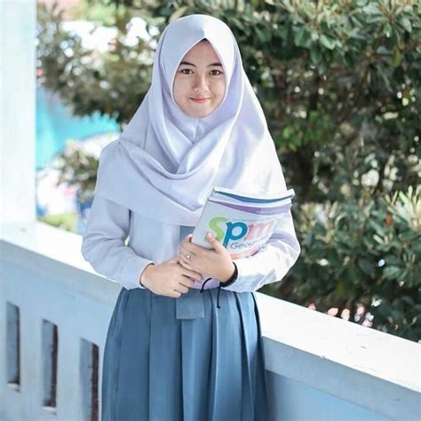 Cewek cantik berjilbab perempuan cantik ada beberapa macam dan diantaranya adalah cewek versi lain dari foto berhijab kartun atau animasi ini bisa juga kalian lihat lebih lengkap di gambar kartun muslimah lucu dan imut yang telah kita buat. 99+ Foto Siswi SMA Cantik Berjilbab Indonesia Idaman ...