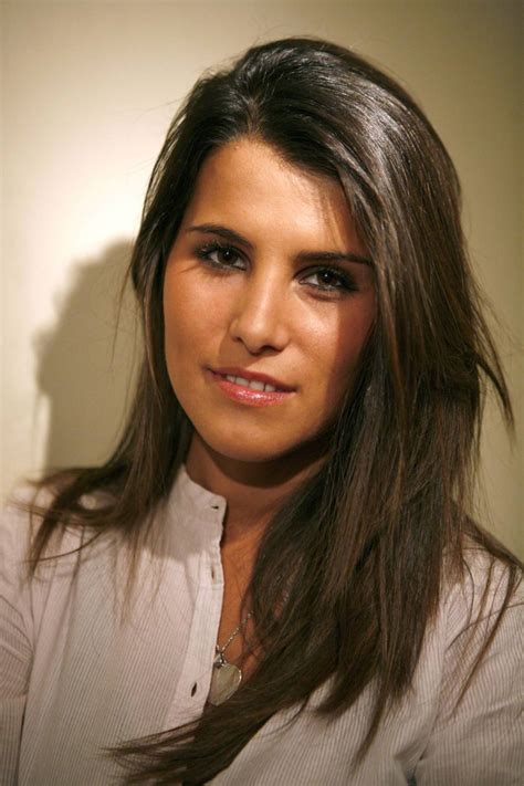 She has an older brother named david. Karine Ferri charme ses fans avec son regard de biche sur ...