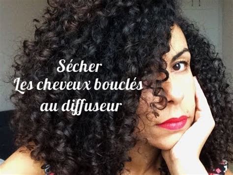 Des boucles sur cheveux courts.le carré court peut aussi se porter avec des de jolies boucles. Comment sécher les cheveux bouclés au diffuseur ...