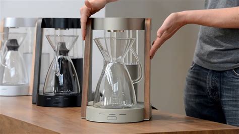 The ratio eight is a beautiful, high quality coffee maker that is designed to replicate a perfect pour over. Ratio Eight Edition - YouTube