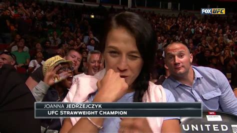 Joanna jedrzejczyk reckons her brutal ufc fight with zhang weili left her looking like a zombie. Fight Night Chicago: Joanna Jedrzejczyk - YouTube