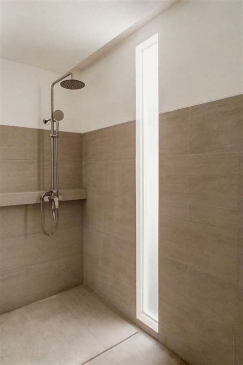 Tetapi dengan pilihan konsep desain yang tepat, anda bisa merancang area ini memiliki penampilan super nyaman. 7 Macam Desain Ruang Shower Kamar Mandi Untuk Hunian Anda