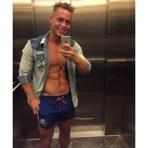 Check this player last stats: LEO PARRAGUEZ , A SEXY SOCCER PLAYER | ARGENTINEMEN ARCHIVES