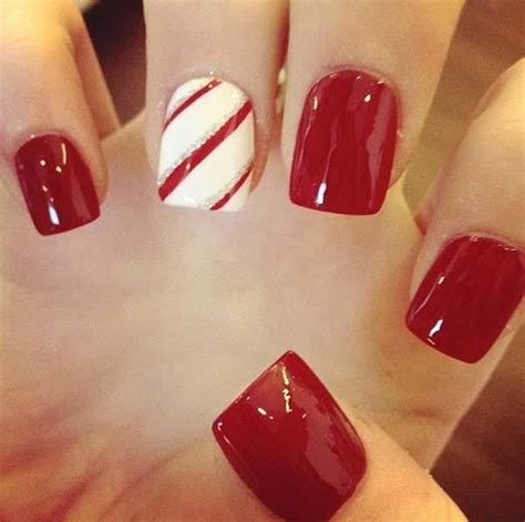 ¡lleva la navidad hasta en tus uñas!, inspirate en estos lindos nailarts súper navideños para complementar tu outfit para tus fiestas decembrinas, ¿cuál es tu favorito? -Rojo y blanco #nailart - | Uñas navideñas fáciles, Uñas pintadas