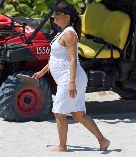 Eva benetatou und ihr verlobter chris werden eltern. Schwangere Stars: Berühmte Babybäuche | Bauch weg, Babybauch und Baby