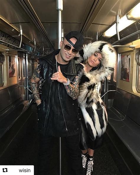 Éva bata news, gossip, photos of éva bata, biography, éva bata boyfriend list 2016. JLo en bata de baño en metro de Nueva York | SOY CARMÍN ...