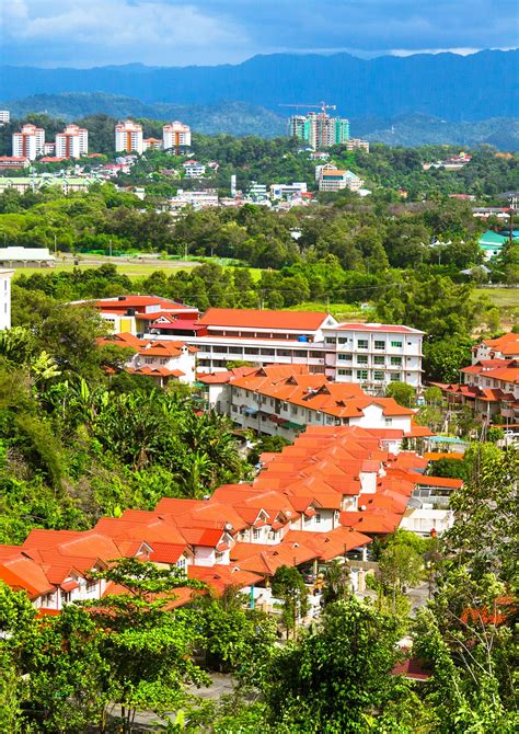 Jalan metro 2, metro town, kota kinabalu, malaysia. Kota Kinabalu is a modern town which has its share of old ...