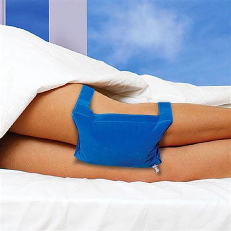 Sleeping with a pillow between your legs doesn't only signify that you put your comfort first, it may also mean that you are seeking safety in your life. Knee pillow reduces leg and back tension Place the ...
