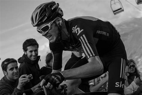 Britain's chris froome is forced to run without a bike after a crash with a motorbike on mont ventoux, one of the tour de france's most iconic climbs. Chris Froome /by BrakeThrough Media #roadie #vuleta #2012 ...