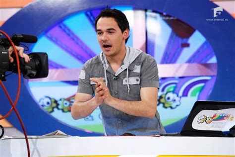 Răzvan simion (born 8 august 1980) is a romanian tv presenter. Razvan Simion isi doneaza castigurile fabuloase | Antena 1
