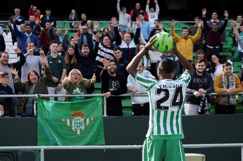 Cuenta oficial del real betis balompié. Real Betis: In pictures: Emerson's presentation as a Real ...