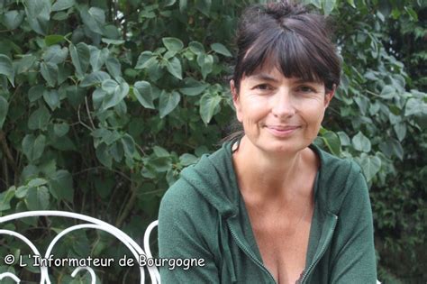 The official fan page for valerie perrine. Littérature - Valérie Perrin, une Gueugnonnaise qui change ...