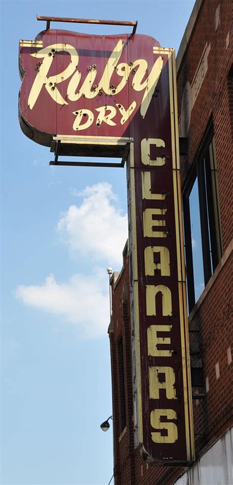 Free pick up and delivery. Chicago Signs | RoadsideArchitecture.com