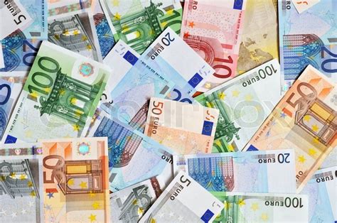 Kostenloser währungsrechner oder referenzkarte für reisen mit täglich aktualisierten oanda rates®. Pile of Euro-Währung Banknoten Hintergrund | Stockfoto ...