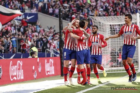 Stadium, arena & sports venue in madrid, spain. Uitzinnige Atlético Madrid-fans begeiden spelersbus naar ...