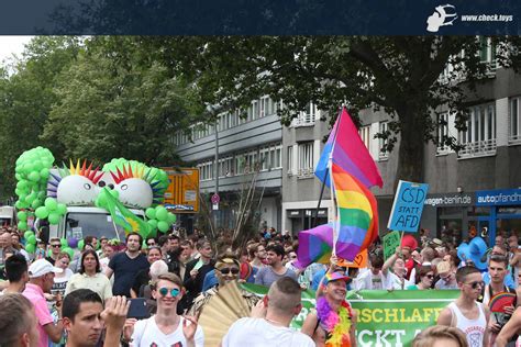 Seit 2016 sind wir veranstalter* dieses events. CSD Berlin 2016: Bilderserie