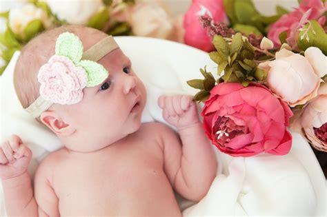 Once you realise how easy it is to get a professional setup right at home, you'll won't be needing a studio anytime soon(or ever again). DIY Newborn Photoshoot Ideas - Blogs | 1-800-Flowers ...