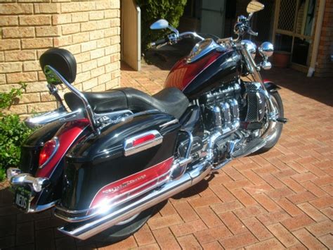 Adding customization to the ergonomics, triumph offers touring handlebars, comfort saddles for pilot. 2008 Triumph Rocket III Touring - Star Cars Agency