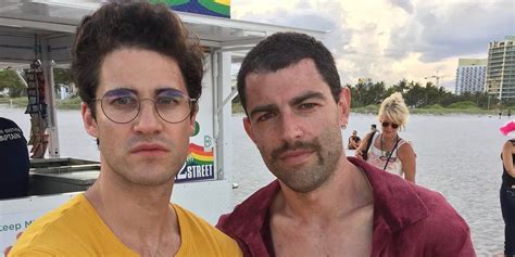 After james corden talks a little trash about darren criss's character in american crime story's assassination of gianni versace. Darren Criss revoluciona las redes vestido con un mini ...