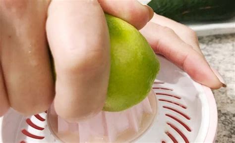 The lime juice and lime zest are ingredients in many different recipes. How much juice in one lime? - KitchenVile