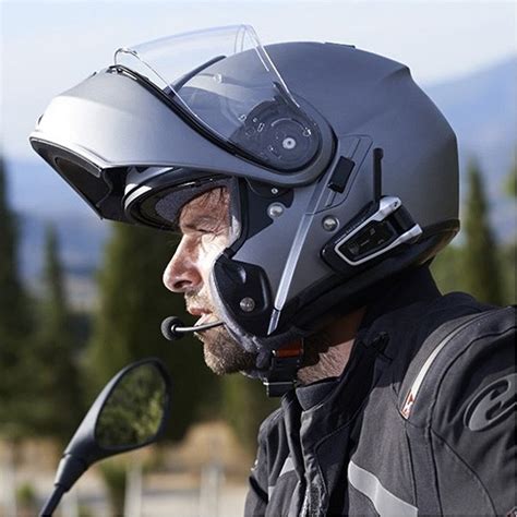 Whether riding with a pack or on a solo cruise, make your riding experience the best it can be with our advanced waterproof motorcycle communication systems דיבורת לקסדה Cardo Scala Rider Packtalk | BuyMax
