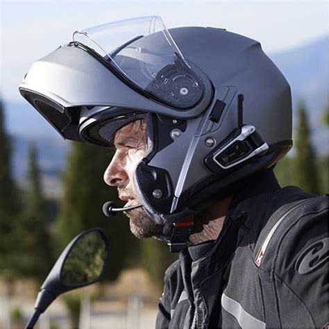 Whether riding with a pack or on a solo cruise, make your riding experience the best it can be with our advanced waterproof motorcycle communication systems דיבורת לקסדה Cardo Scala Rider Packtalk | BuyMax