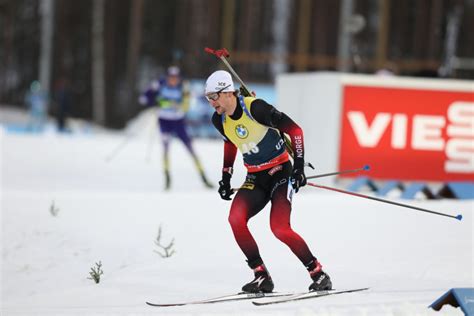 Bjørndalen er ideologen og skiskyting er idretten for den unge mannene som satser. Biathlon | Kontiolahti : Johannes Boe devant des Français ...