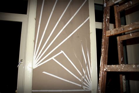 Miss Curiosity: DIY: Graphic-Wall Frisch gestrichene wände müssen mind.