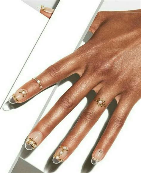 El pepino es ideal para pieles cansadas, apagadas o envejecidas, ya que tiene la propiedad de reparar, nutrir y aportarle vitalidad gracias a sus excelentes valores. Morenas Con Uñas Pintadas / Pin En Nails - Web dedicada al nail art, el arte de pintar y decorar ...