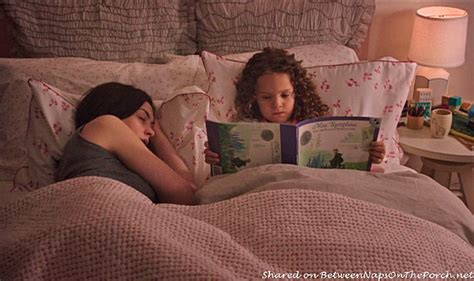 He applies to a be a senior intern at an online fashion retailer and gets the position. Tour Jules' Home in Movie, "The Intern" with Anne Hathaway