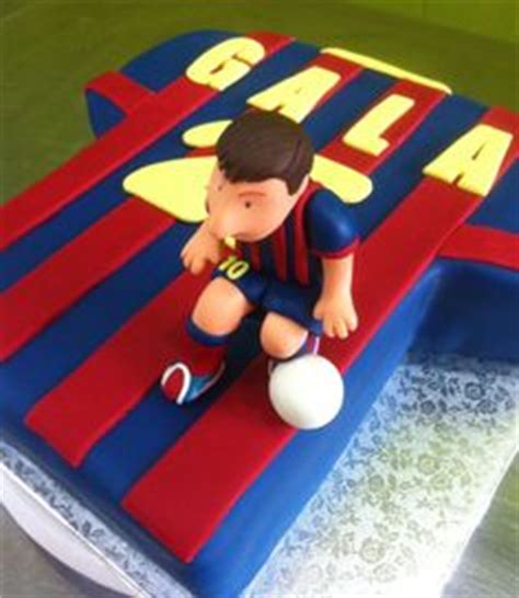 Ese ritual que se repetirá messi sabe de locuras a su alrededor, de hechos fantásticos en su cumpleaños. Tarta de fondant camiseta del Barça con Messi modelado. # ...