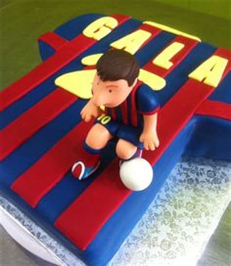 Ese ritual que se repetirá messi sabe de locuras a su alrededor, de hechos fantásticos en su cumpleaños. Tarta de fondant camiseta del Barça con Messi modelado. # ...