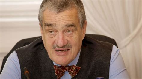 Karel schwarzenberg is the prince of schwarzenberg, duke of krumlov, former first deputy prime minister and minister of foreign affairs of the czech republic and honorary chairman of top 09 party. Schwarzenberg: Uznáním Kosova si zachováme vliv - Novinky.cz