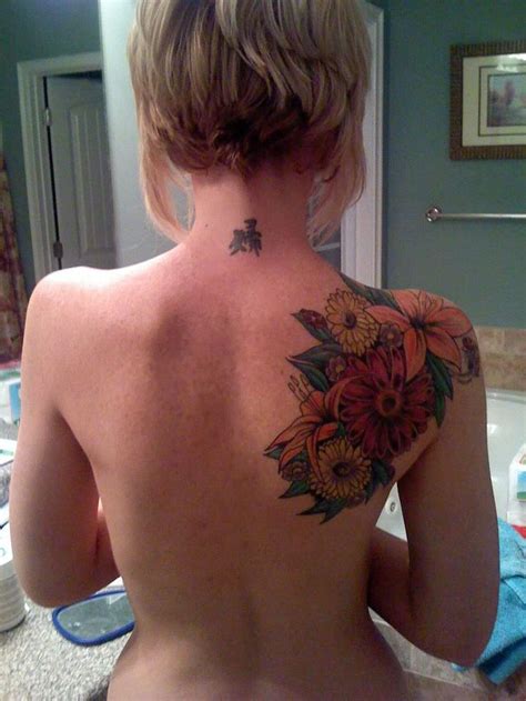 Shoulder blade tattoo for women. 12 Amazing Tattoo Designs for Shoulder Blade - Pretty Designs