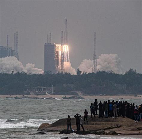 Die chinesische rakete «langer marsch 5b» beim start in wenchang im schon nach dem ersten flug des neuen, besonders schweren und tragfähigen chinesischen. Neue chinesische Rakete «Langer Marsch 8» gestartet - WELT