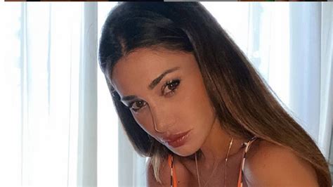 Both of her parents are of italian origin. Belen Rodriguez Instagram, sensuale e sorridente merito ...