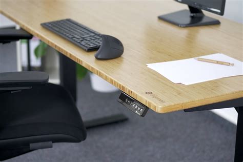 Höhenverstellbare schreibtische für ergonomisches arbeiten tische mit manuell oder elektrisch einstellbarem gestell, an denen im sitzen und stehen gearbeitet wird, sind optimal. 【ᐅᐅ】Desktopia Pro (2) ᐊ » hoehenverstellbare-schreibtische.com