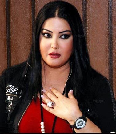 درست في كلية التجارة في جامعة الإسكندرية وتخرجت منها عام 1997 عام 2011 شاركت في مسلسل كيد النسا الجزء الأول ومسلسل وادي الملوك. قلق من "سمنة" سمية الخشّاب! | نواعم