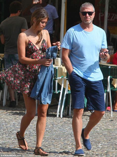 For this question we spent 21 hours on research (wikipedia, youtube, we read books in libraries, etc) to review the post. Dasha Zhukova and Roman Abramovich enjoy a romantic break ...