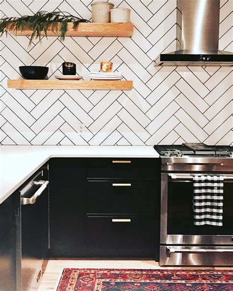 Traditional kitchens work well with stone, black, or white kitchen splashbacks. Herringbone tile #backsplash #kitchen | Kitchen backsplash ...