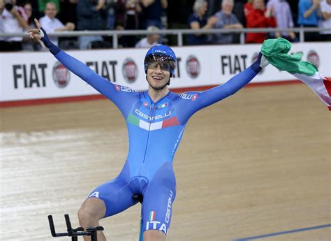 Marco ganna, 59 anni, papà di filippo, anche ieri era sulle strade del giro, a omegna, per attendere il passaggio del figlio, corridore della ineos grenadiers. LIVE Ciclismo su pista, Mondiali 2020 in DIRETTA: Filippo ...