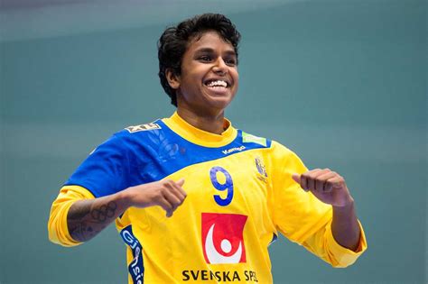Loui sand (born 27 december 1992), formerly known as louise sand, is a former swedish handball player. Loui Sand och Emma Berglund ett par | Aftonbladet