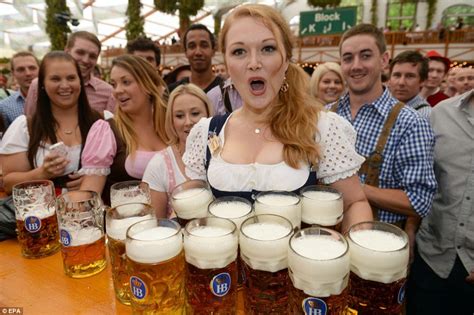 This naughty honey loves getting bukkake from several black cocks. Het Oktoberfest een Duitse institutie - Thalmaray.co