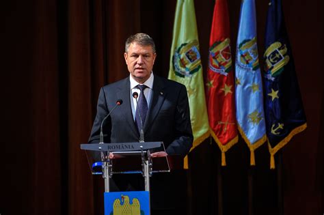 President trump meets with the president of romania (48587349852) (cropped).jpg834 × 1,054; Klaus Iohannis, discurs în Parlamentul României: "Îmi ...