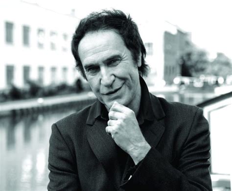 Die indigene sängerin raye zaragoza wurde bekannt durch ihren protestsong „in the river, der im handumdrehen zu einer hymne des widerstands von standing rock avancierte. Ray Davies: Kinks-Sänger mit erstem Album seit fast zehn ...