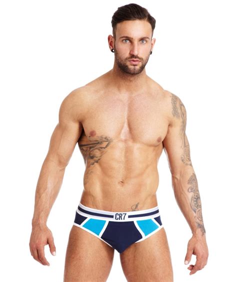 Working with quality materials and many years of experience of producing underwear, the cr7 collections delivers a perfect and unique fit. CR7 underwear now at Banglads.com | Men and underwear